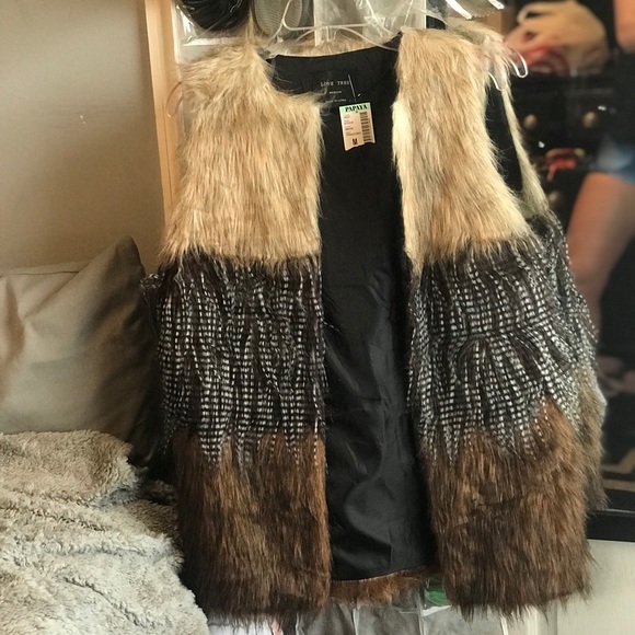 Fur vest BRAND NEW - Picture 1 of 2